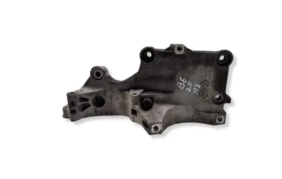 Volkswagen PASSAT B6 Generator/alternator bracket 038903143AF