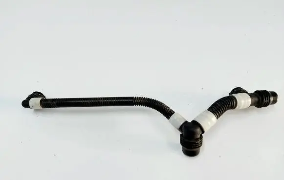 Tesla Model 3 Engine coolant pipe/hose 1077577-00-E