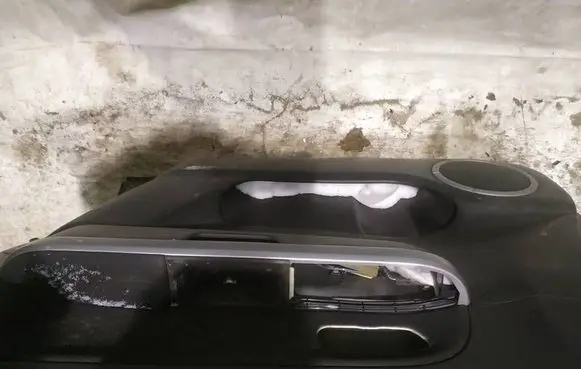 Suzuki Grand Vitara II Front door card panel trim 