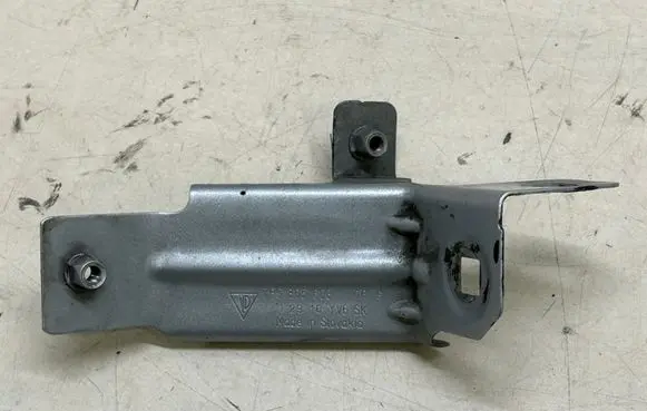 Porsche Cayenne (92A) Fender mounting bracket 7P5805604A 95850361000