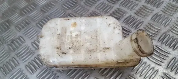 Brake fluid reservoir