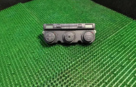 Volkswagen Golf V Climate control unit 746-414-71