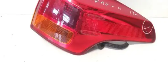 Toyota RAV 4 (XA40) Rear/tail lights