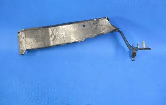 Audi A4 S4 B8 8K Fender mounting bracket 8K0821136A