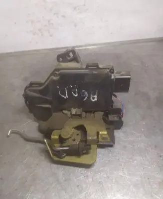 Audi A6 S6 C5 4B Front door lock 4B1837016B