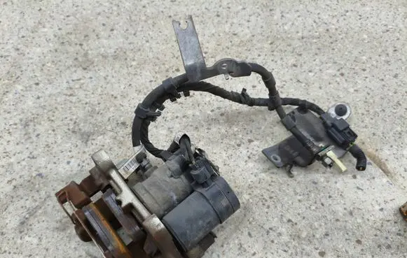 Ford Edge II Rear brake caliper DG9C2D250G T0833