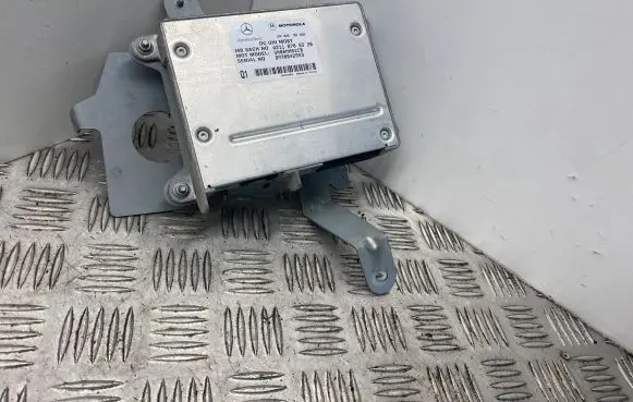 Mercedes-Benz E W211 Bluetooth control unit module A2118705526