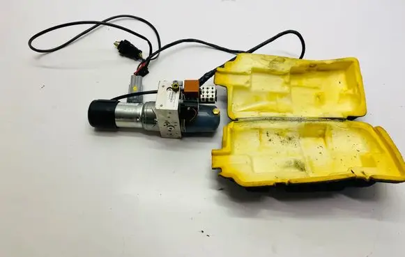 Peugeot 308 Convertible roof hydraulic pump 107621300 PZ0A09090581