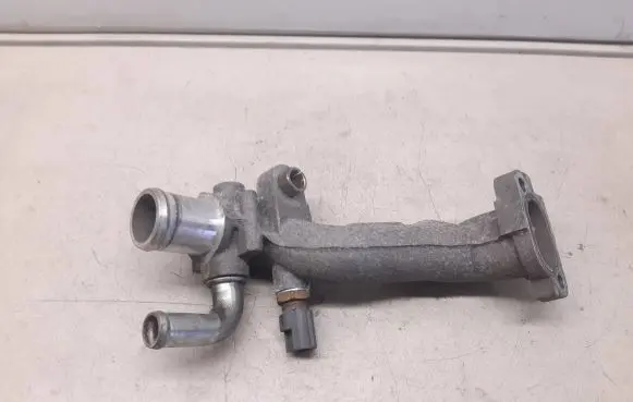 Mazda 6 Engine coolant pipe/hose 4C24