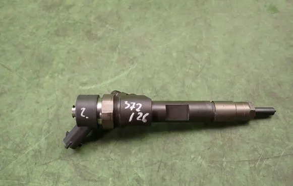 Suzuki Grand Vitara II Fuel injector