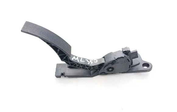 Mercedes-Benz ML W166 Accelerator throttle pedal A1663000004