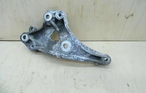 Peugeot RCZ A/C compressor mount bracket V758078180