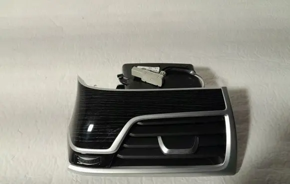 BMW 7 G11 G12 Dash center air vent grill 9299498
