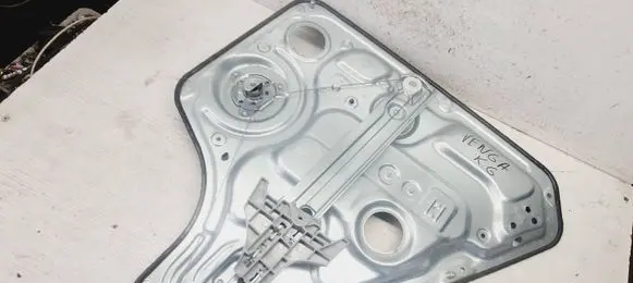 Rear door manual window regulator