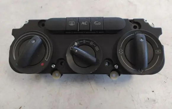 Audi A3 S3 A3 Sportback 8P Climate control unit 8P0820047