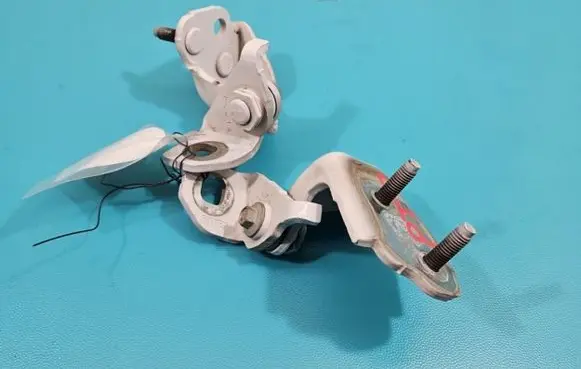 Rear door hinge set