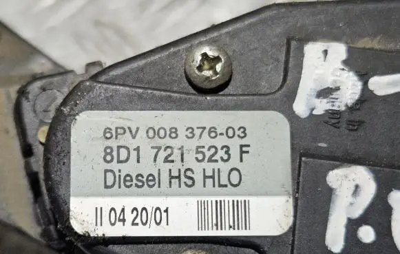 Volkswagen PASSAT B5 Accelerator throttle pedal 8D1721523F