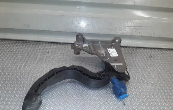 Volkswagen Up Clutch pedal 1S1721059N