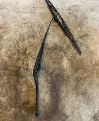 Opel Vectra C Front wiper blade arm 13188260