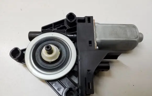 Jeep Cherokee Rear door window regulator motor 931402103 180207