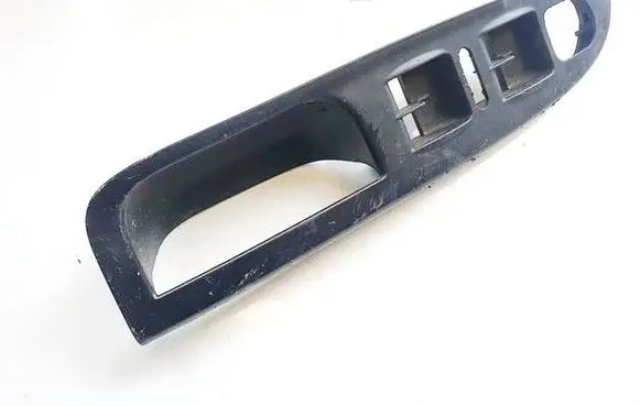 Volkswagen PASSAT B6 Front door window switch trim 3C1867171