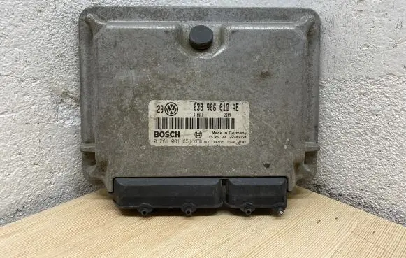 Volkswagen Golf IV Engine control unit/module 038906018AE 28SA3734 0281001851