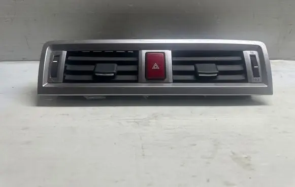 Subaru Outback (BS) Dash center air vent grill 66110AL00A