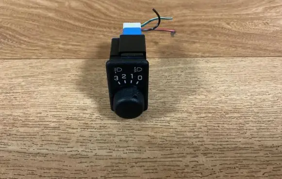 Nissan Primera Headlight level height control switch 