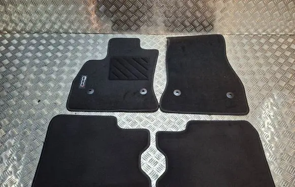 Fiat 500L Car floor mat set S25099830 71808484