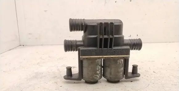 BMW 5 E39 Coolant heater control valve 8374995 1147412137