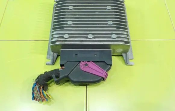 Volkswagen Scirocco Sound amplifier 7607792181 5K0035456
