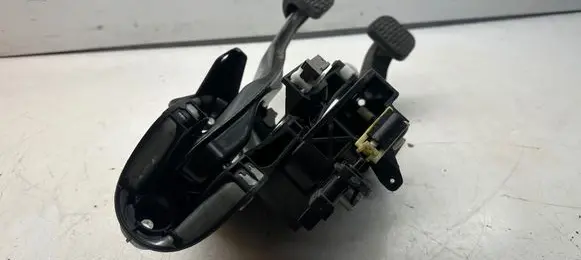 Mercedes-Benz C W204 Pedal assembly A2042905001