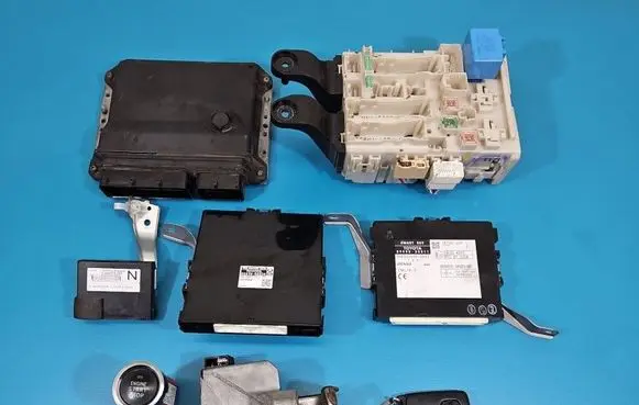 Toyota Avensis T270 Engine control unit/module ECU 89661-05D30 IMPRK1523388