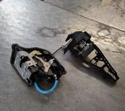BMW X5 G05 Front door lock 7473143