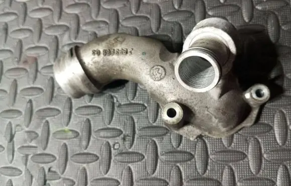 BMW M5 Engine coolant pipe/hose 7833989