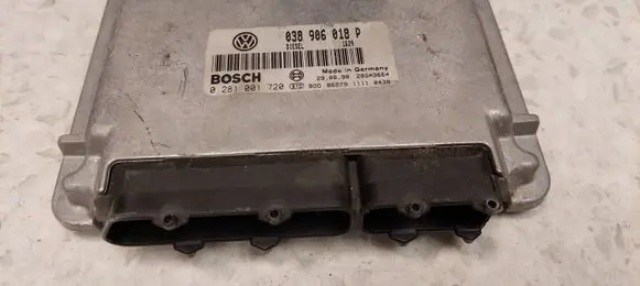 Volkswagen PASSAT B5 Engine control unit/module 038906018P 28SA36 0281001720