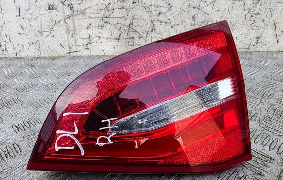 Tailgate rear/tail lights
