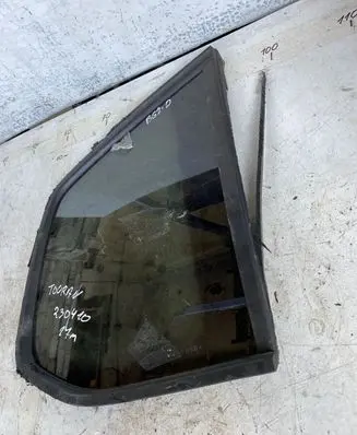 Volkswagen Touran III Rear side window