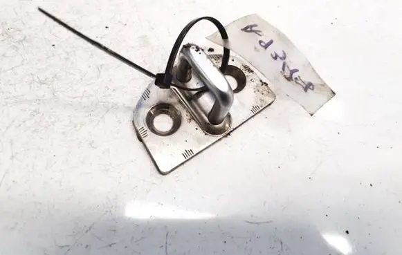Skoda Octavia Mk1 (1U) Front door lock loop/hook striker 1u0837033b