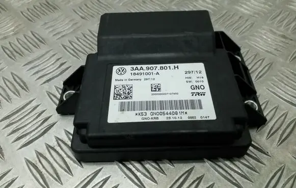 Volkswagen PASSAT B7 Hand brake control module 3AA907801H