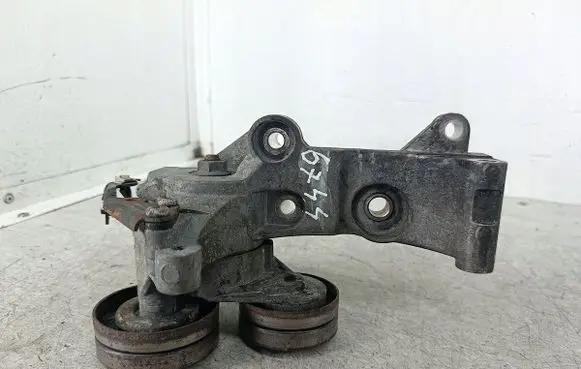 Opel Astra H Generator/alternator bracket