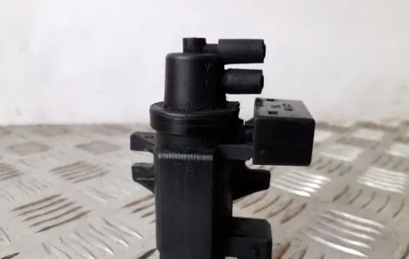 BMW 7 E65 E66 Turbo solenoid valve 7796634 70057903