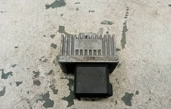Nissan Note (E11) Glow plug pre-heat relay 7700115078 BED712