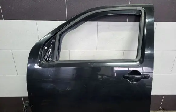 Nissan Pathfinder R51 Front door