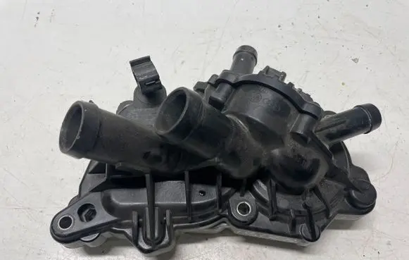 Volkswagen Golf VII Water pump 04C121042C 04C121600L