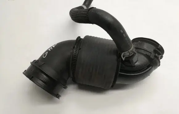Hyundai Tucson TL Air intake duct part 28130D3150