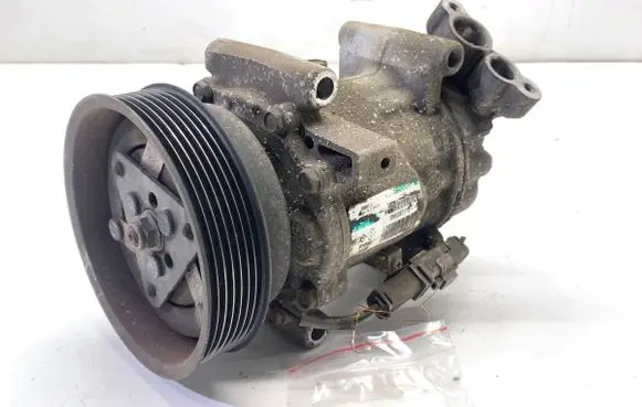 Renault Clio III Air conditioning (A/C) compressor (pump) 8200357173