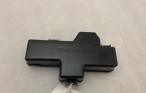 Toyota RAV 4 (XA50) Fuse box cover 8266242720