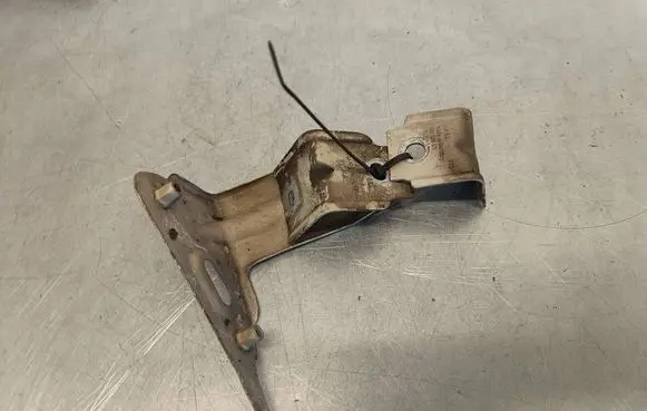 Volkswagen Golf VII Fender mounting bracket 5G0809561