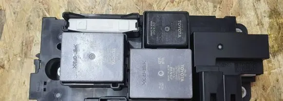 Toyota Yaris Relay mounting block G3850-52010-1